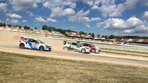 Espectáculo, adrenalina y emoción en la primera jornada del BarcelonaRX Espectáculo, adrenalina y emoción en la primera jornada del BarcelonaRX