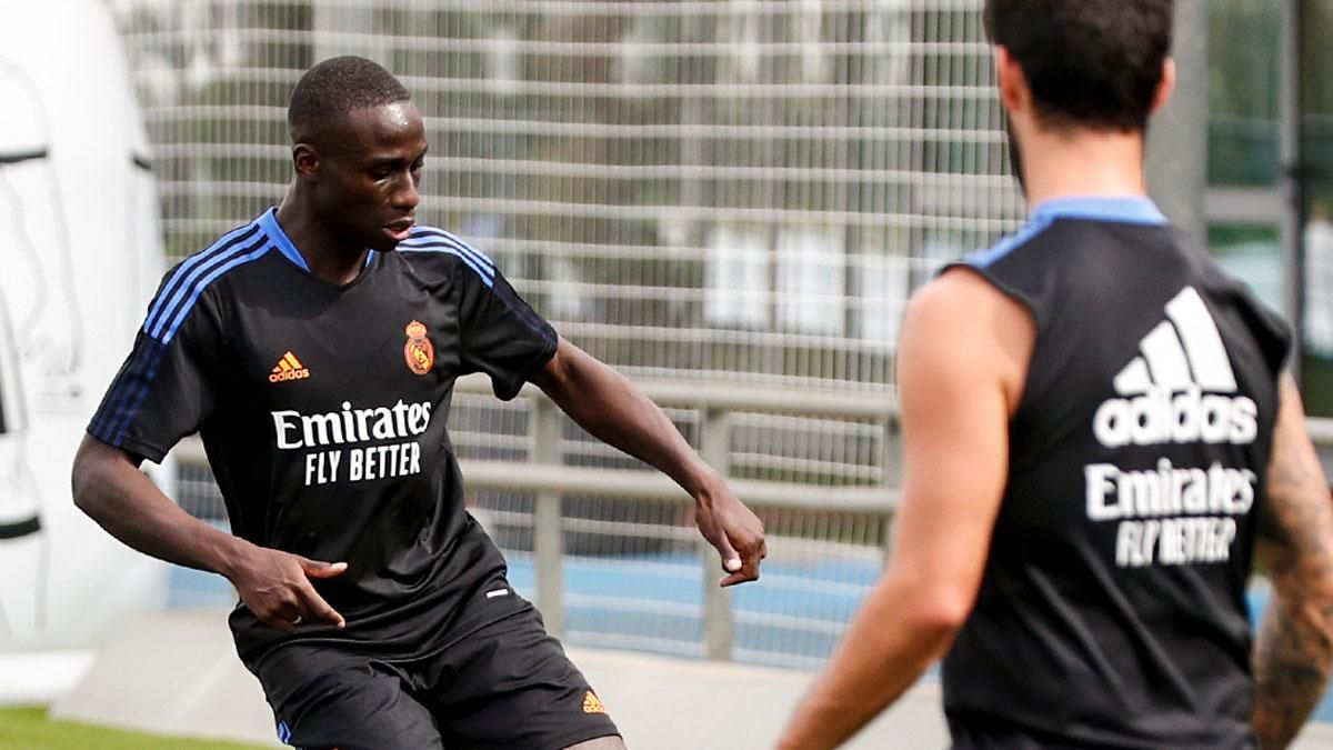 Mendy, durante un entrenamiento del Real Madrid Mendy, durante un entrenamiento del Real Madrid
