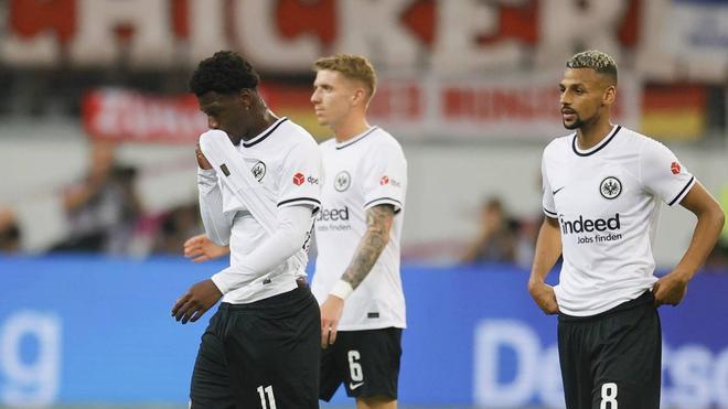Un Eintracht en descomposición 'desconcierta' al Madrid