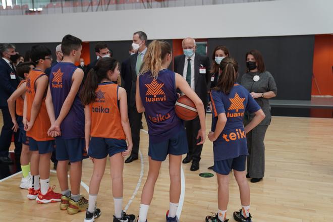 S.M el Rey visitó L’Alqueria del Basket y las obras del Casal España Arena de València