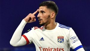 Aouar, genio y figura, durante el partido de hoy Aouar, genio y figura, durante el partido de hoy