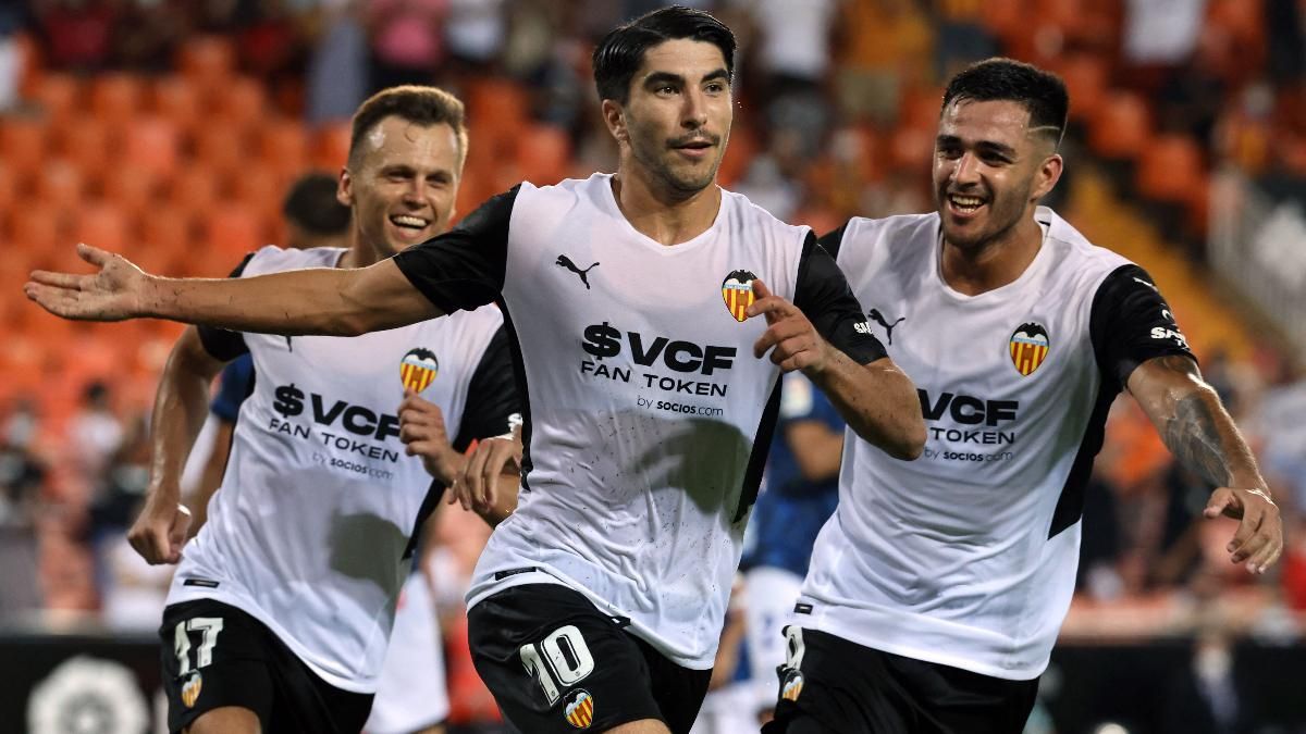 Carlos Soler, junto a Maxi y Chreyshev Carlos Soler, junto a Maxi y Chreyshev