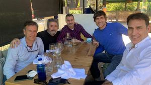 Alfonso Pérez, junto a otros exfutbolistas. Alfonso Pérez, junto a otros exfutbolistas.