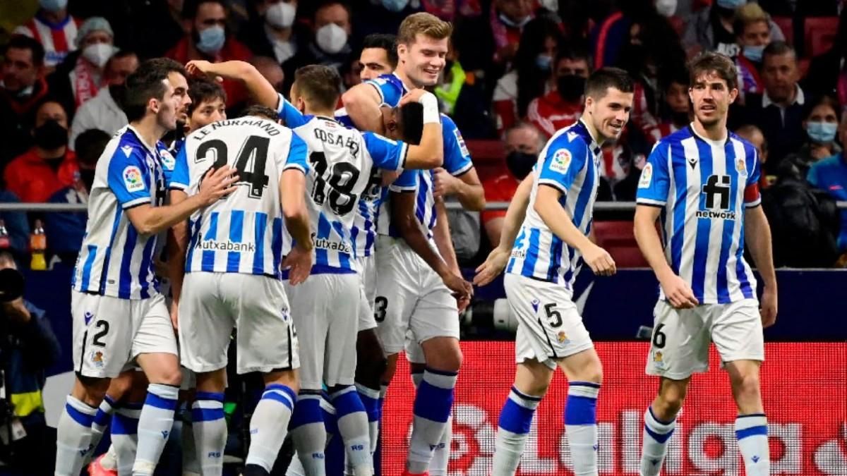 Los jugadores de la Real Sociedad celebran el gol de Isak Los jugadores de la Real Sociedad celebran el gol de Isak