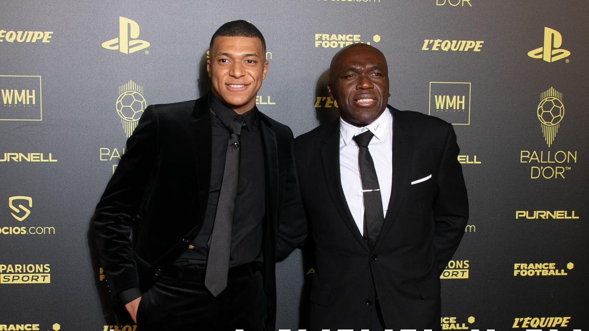 Mbappé junto a su padre en una gala del Balón de Oro