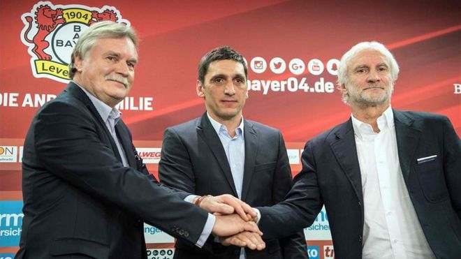 El Leverkusen presentó a su nuevo entrenador El Leverkusen presentó a su nuevo entrenador