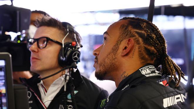 Hamilton cede ante la FIA y se quita sus piercings