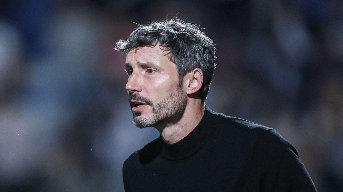 Van Bommel, entrenador del Amberes Van Bommel, entrenador del Amberes