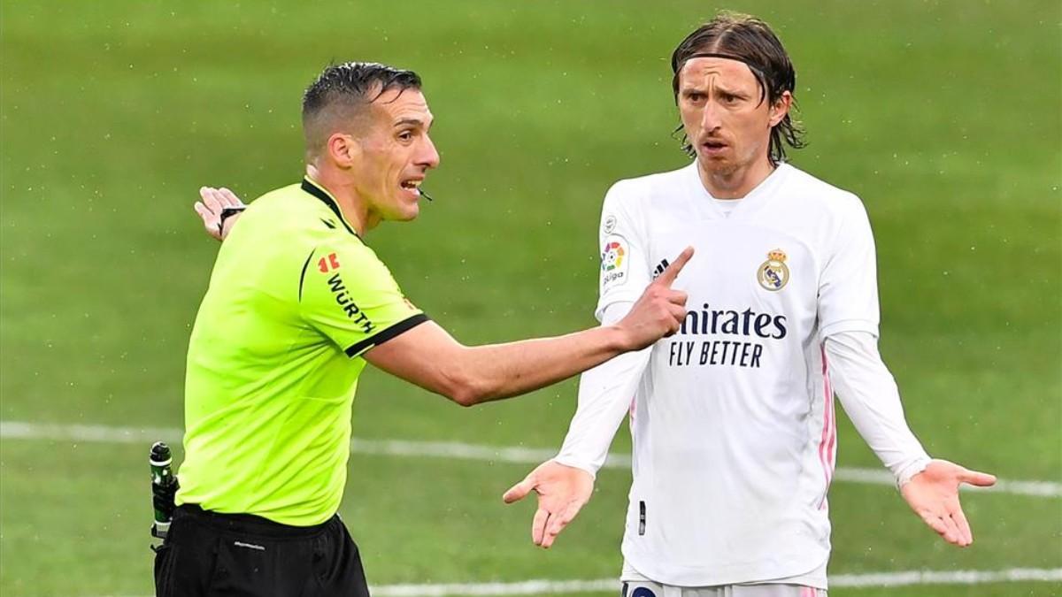 Spanish referee: They didn't let me ref Real Madrid after I sent off Cristiano  Ronaldo