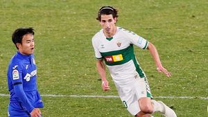 Pere Milla junto a Kubo en el partido del Elche frente al Getafe Pere Milla junto a Kubo en el partido del Elche frente al Getafe