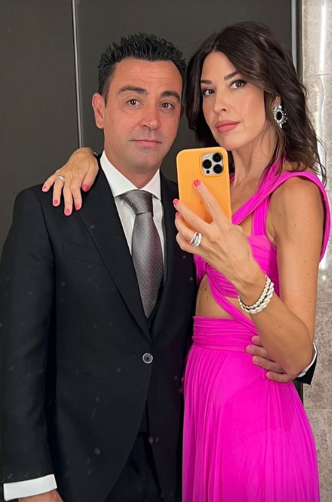 Xavi Hernández y su mujer en la boda de Jordi Alba