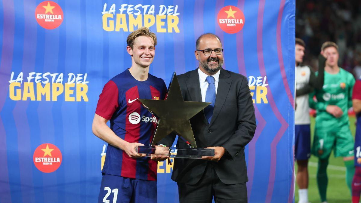 FC Barcelona De Jong, MVP del Trofeo Joan Gamper