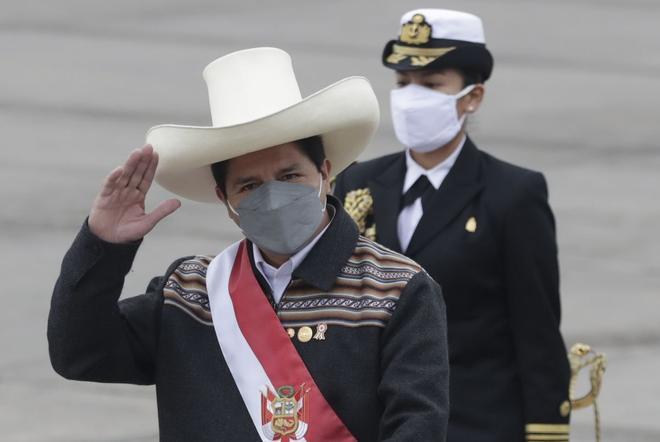 Pedro Castillo cumple un año como presidente peruano en medio de presiones para que dimita