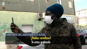 Varios okupas de la nave de Badalona atacan a un reportero de El programa de Ana Rosa Varios okupas de la nave de Badalona atacan a un reportero de El programa de Ana Rosa