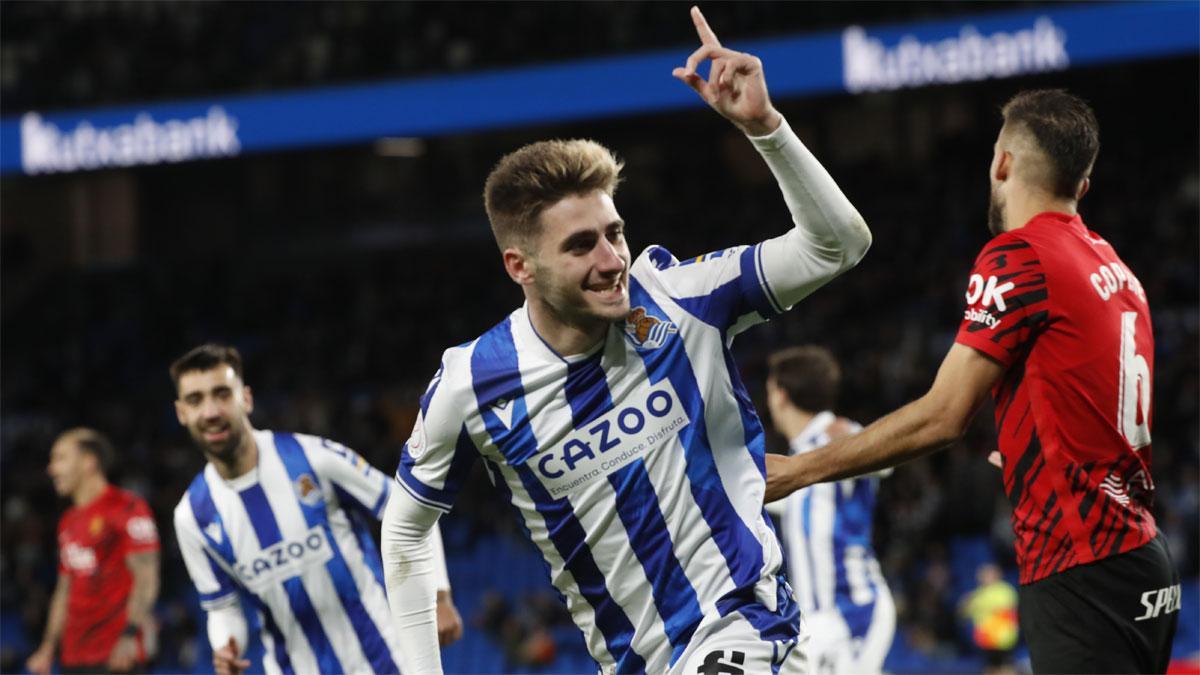 Robert Navarro, el talismán copero de la Real Sociedad que decidió robar al Barça Robert Navarro, el talismán copero de la Real Sociedad que decidió robar al Barça