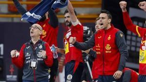 Ribera celebra la victoria junto a sus jugadores