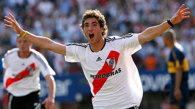 River Plate recuerda los inicios de Higuaín