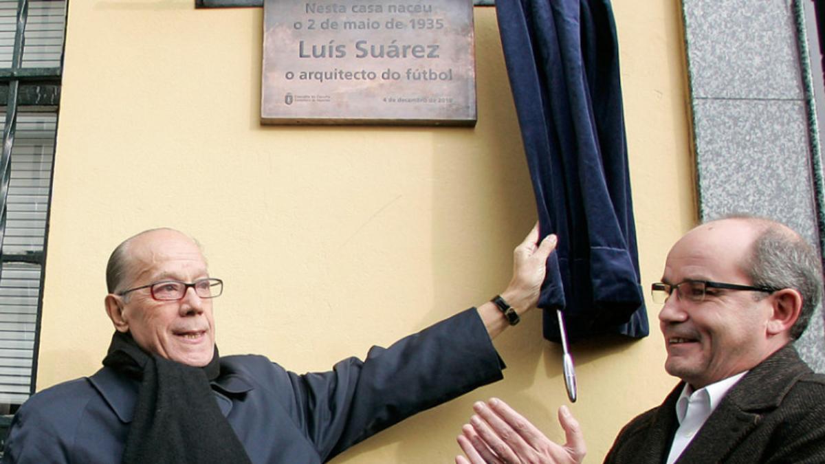 Suárez desveló la placa en su honor en diciembre de 2010