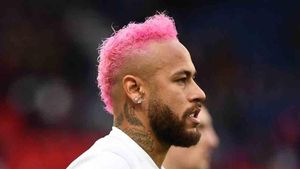 Neymar lució un nuevo peinado Neymar lució un nuevo peinado