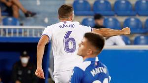 Nacho remató en boca de gol un balón que se materializó en el segundo del Madrid