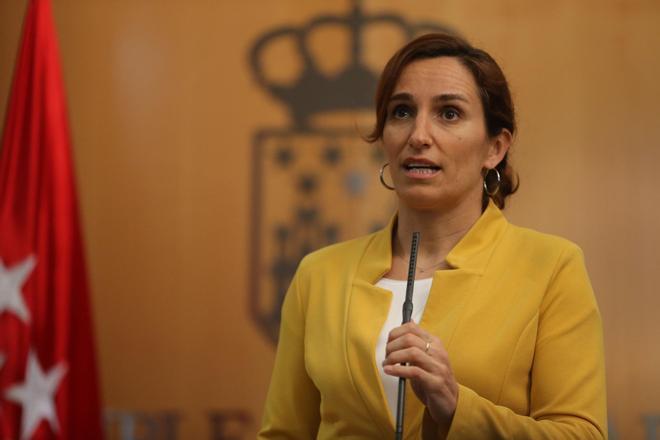 Mónica García abandona su profesión como médica para centrarse en la política