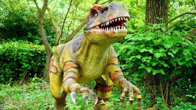 Una exposición sobre el Tiranosaurio Rex contiene esta maravillosa obra de arte