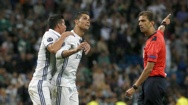 Los árbitros están beneficiando esta temporada al Real Madrid en todas las competiciones Los árbitros están beneficiando esta temporada al Real Madrid en todas las competiciones