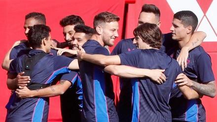Los jugadores del Sevilla hicieron piña durante el último entrenamiento