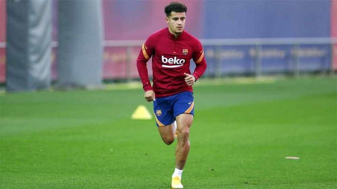 Coutinho, durante el entrenamiento de este lunes en la Ciutat Esportiva Coutinho, durante el entrenamiento de este lunes en la Ciutat Esportiva