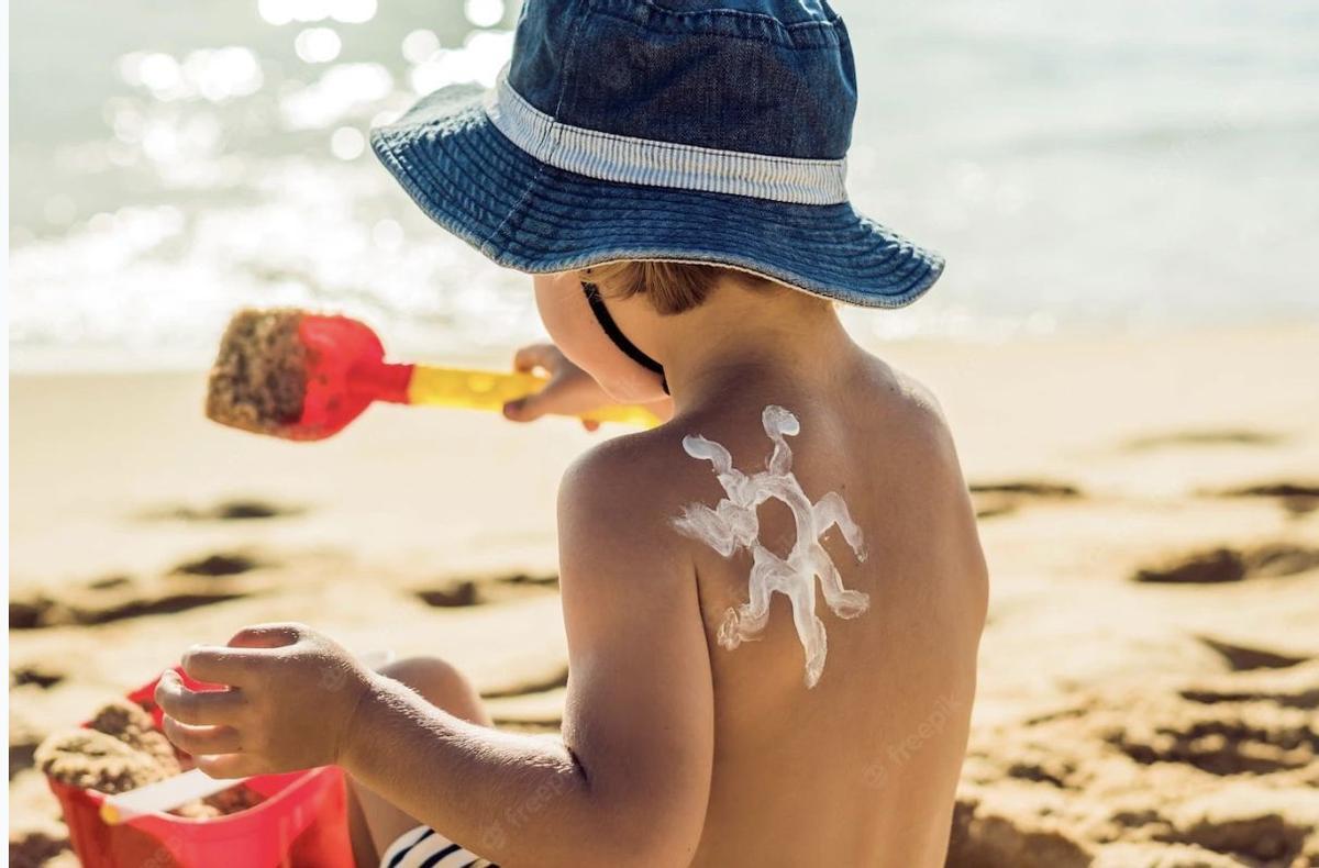 Las mejores cremas solares para niños, según la OCU