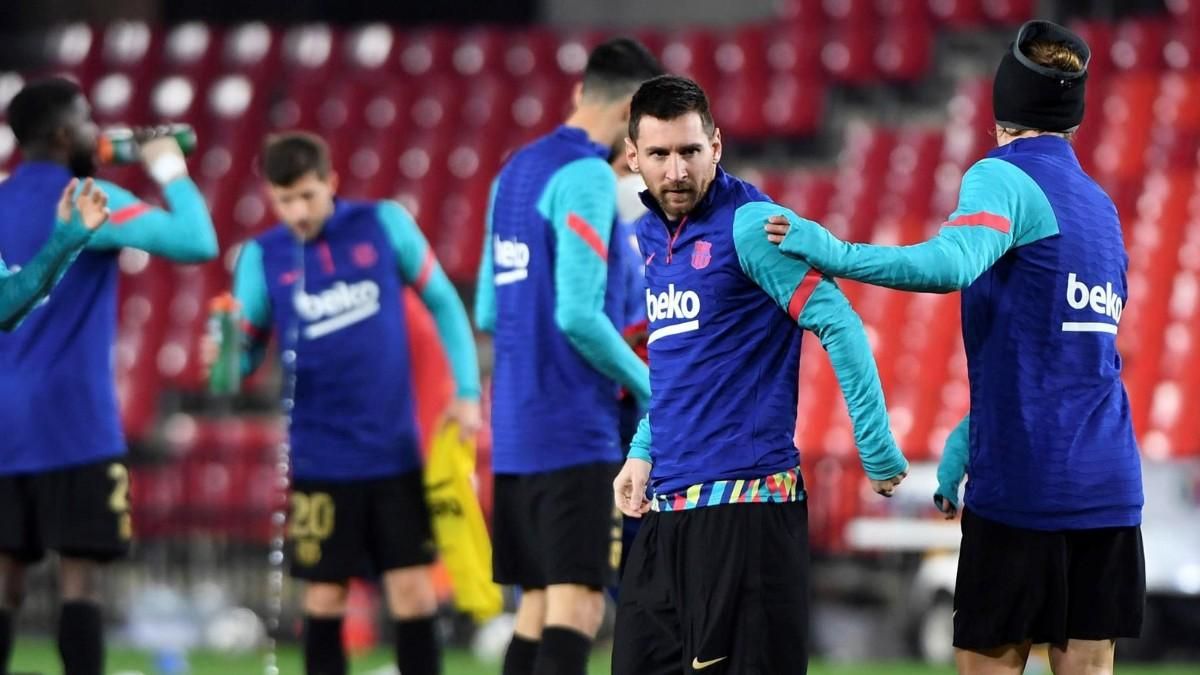 El FC Barcelona, en el calentamiento previo en Granada El FC Barcelona, en el calentamiento previo en Granada