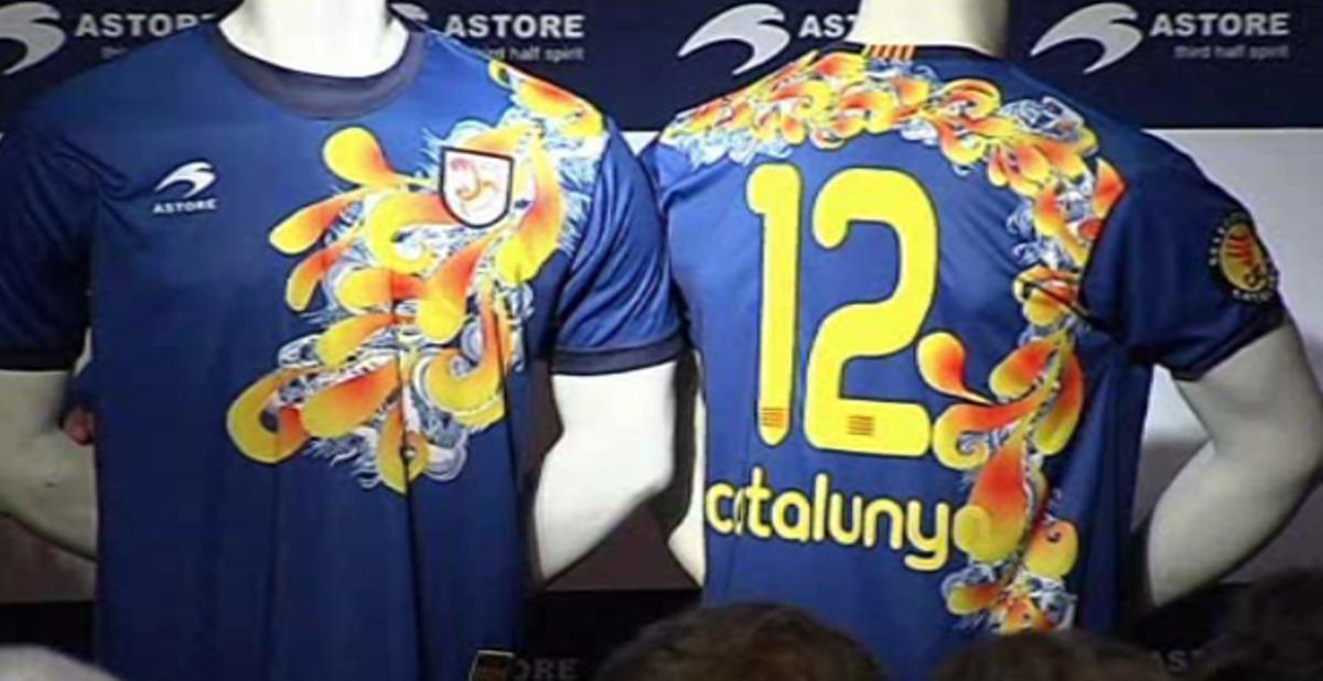 Cruyff estuvo en la presentación de las camisetas de la selección catalana