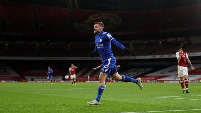 Vardy celebrando su gol en el Emirates Stadium. Vardy celebrando su gol en el Emirates Stadium.