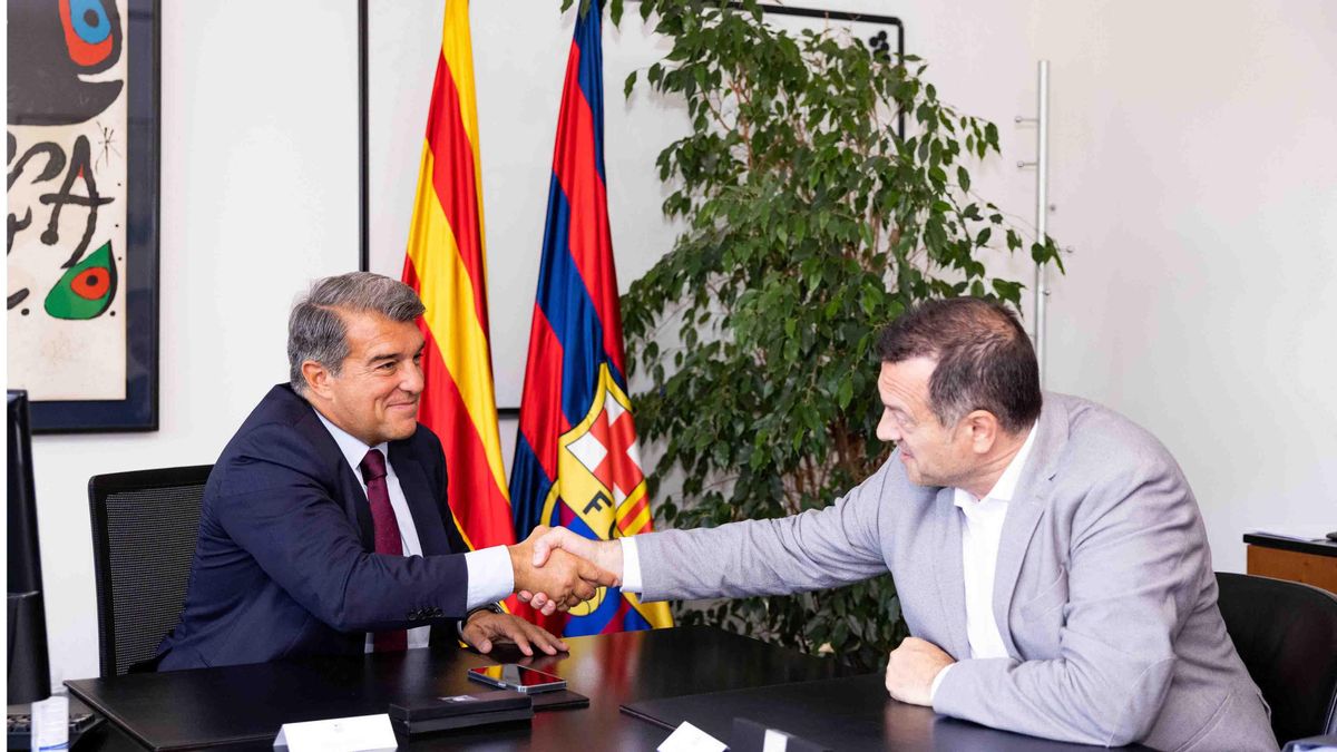 Joan Laporta y Jesús Velasco, tras la firma Joan Laporta y Jesús Velasco, tras la firma