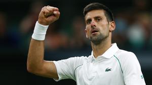 Djokovic celebra su pase a cuartos en Wimbledon