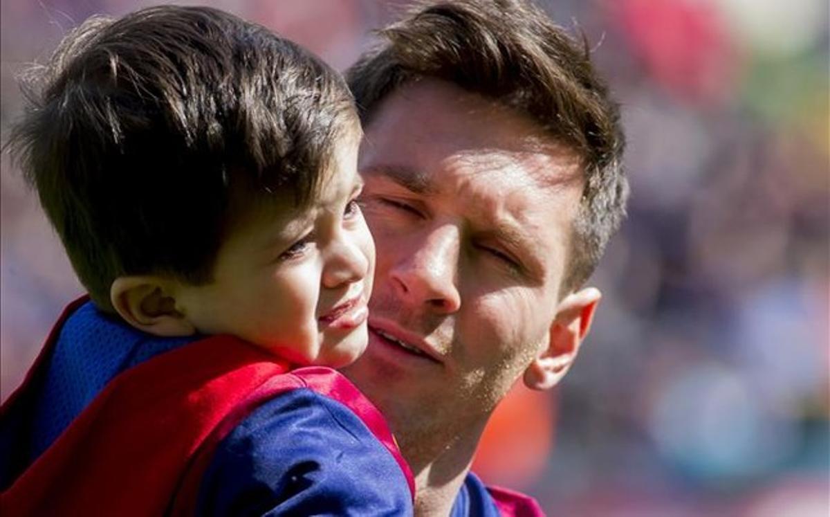 Messi, y su hijo Thiago en el Camp Nou
