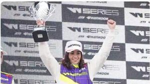 Jamie Chadwick, en el podio de las W Series Jamie Chadwick, en el podio de las W Series