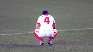 Rekik, desconsolado tras la eliminación del Sevilla ante el Barça Rekik, desconsolado tras la eliminación del Sevilla ante el Barça