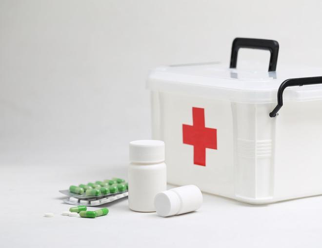 ¿Qué debería tener un botiquín de primeros auxilios en casa cuando hay niños pequeños?