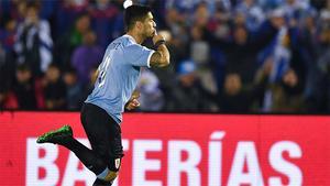 Luis Suárez ya está recuperado: espectacular gol de falta por la escuadra contra Panamá