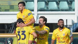 Simeone celebra con sus compañeros su olfato goleador Simeone celebra con sus compañeros su olfato goleador