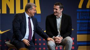 Laporta, con Egurrola en su despedida