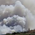 Continúan las labores de extinción del incendio en la Vall dEbo.