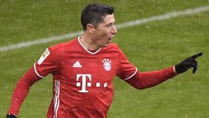 Robert Lewandowski celebrando su gol número 21 de la temporada en la Bundesliga Robert Lewandowski celebrando su gol número 21 de la temporada en la Bundesliga