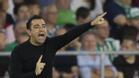Xavi Hernández dando instrucciones en el Betis - Barça