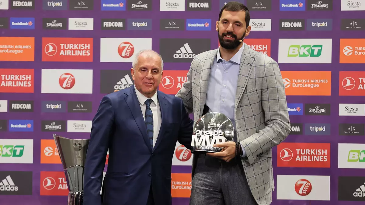 Obradovic hizo entrega del MVP a Nikola Mirotic