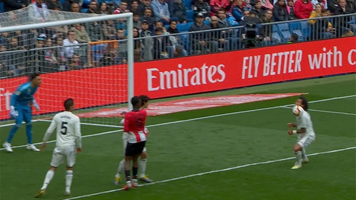 Posiblemente el único highlight de Marcelo esta temporada: Espectacular despeje acrobático ante el Athletic