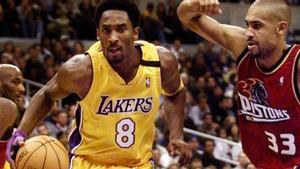 Kobe, con el dorsal 8 a la espalda, se convirtió pronto en una estrella de la NBA