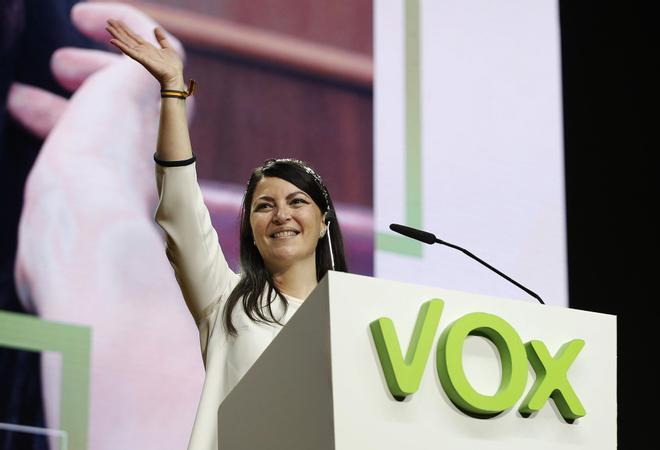 Macarena Olona entrega su acta en el Parlamento andaluz