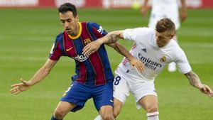 Busquets y Kroos luchan por un balón en el último Clásico disputado. Busquets y Kroos luchan por un balón en el último Clásico disputado.
